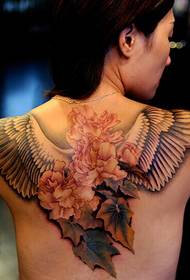 hrbtna tetovaža z rožami in listi skupaj