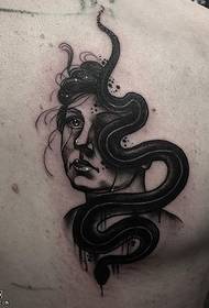 modello tatuaggio schiena donna serpente