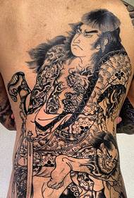 Rücken voller Tattoos Muster