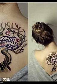 Tillbaka personlighet träd tatuering mönster