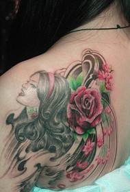 Modello di tatuaggio bellissimo fiore bella ragazza