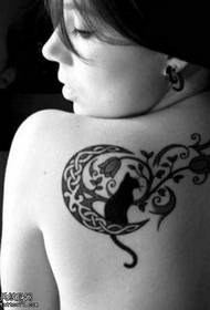 Modello di tatuaggio gatto solitario