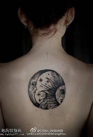 punto tondo rotondo luna e motivo del tatuaggio del sole