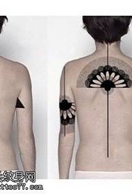 назад вентилятор у вигляді татуювання візерунок