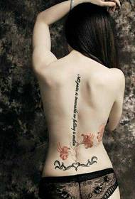 Atpakaļ angļu valodas tetovējums ar ziedu rakstu