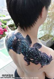 glamorøst kjekk rose tatoveringsmønster