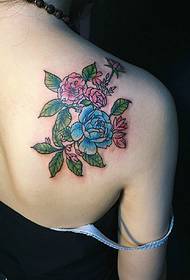 tatuaggio esterno splendido fiore rosa