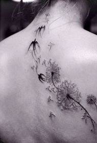 prekrasan uzorak tetovaža maslačka uz lepršanje vjetra
