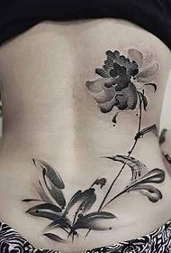 mergina atgal rašalas gėlių tatuiruotė modelis seksualus žavus