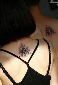 dievča totem späť tetovanie vzor Daquan