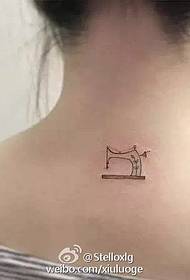 modèle de tatouage de machine à coudre