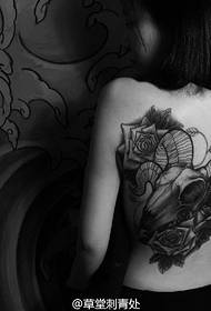 modello classico tatuaggio pecora bianca posteriore