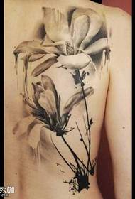 Motif de tatouage de fleur arrière