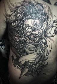 dub thiab dawb totem tattoo qauv npog ib nrab ntawm nraub qaum