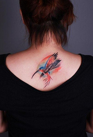 babae pabalik magandang fashion hummingbird tattoo larawan