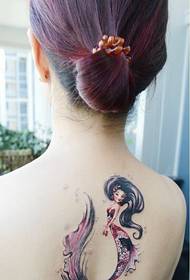 kobieta tatuaż z powrotem kolor obrazu syreny