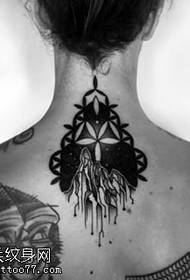 nugaros juodas pilkas totemo tatuiruotės modelis