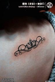 drogi wzór tatuażu z koroną