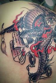 sembra una foto del tatuaggio unicorno posteriore molto feroce