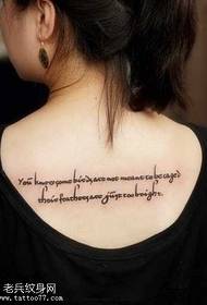 disegno del tatuaggio posteriore a due caratteri