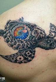 Վերադառնալ Turtle Tattoo նախշով