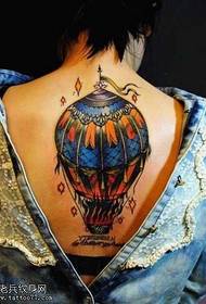 bagfarve tatoveringsmønster med varm luftballon