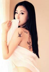 beauty back sexy plum tattoo