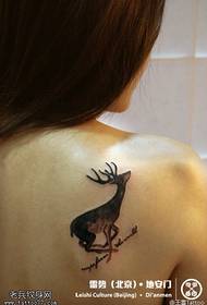 ніжний красивий сикавий олень татуювання візерунок