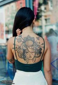 背部漂亮的艺妓纹身图案