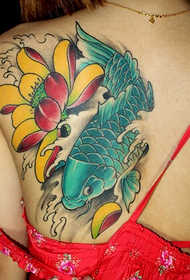 foto tatuaggio bellezza schiena loto calamari