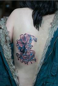 uzuri nyuma nzuri mkali maua tattoo picha picha