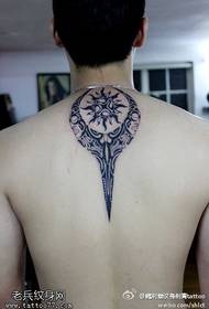 Espalda espuela poder personal tatuaje sol tatuaje patrón