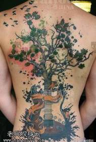 leđa uzorak tetovaža stabla