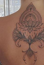 padrão de tatuagem de assento de lótus nas costas