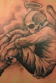 шема на тетоважа на грбот на черепот