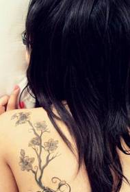 egy csoportja a személyiség lányok tetoválás