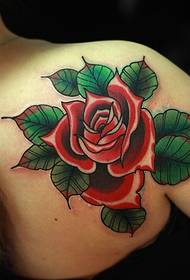 terug een grote rode bloem tattoo-patroon behoorlijk in het oog springend