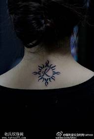 Modello di tatuaggio del sole sanscrito pungente posteriore