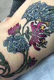 zpět krásné květinové tetování vzor