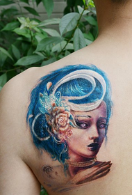 motif de tatouage féminin glamour au dos