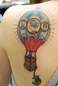 tilbake vakker fargerik varmluftsballong tatovering