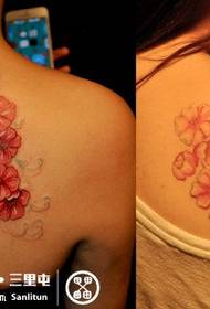 patrón de tatuaxe de flores vermellas brillantes