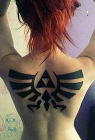 dekliška čedna tetovaža totem na hrbtu