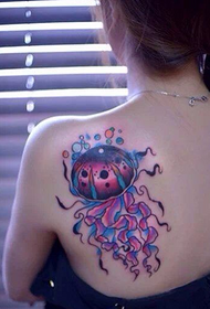 bellezza torna modello di tatuaggi di meduse belli