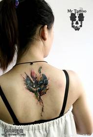 Padrão de tatuagem floral de tinta traseira
