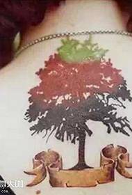 Modello di tatuaggio albero posteriore