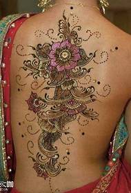 Modello di tatuaggio posteriore piccolo fiore