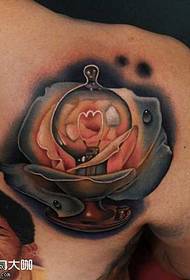 Patrón de tatuaje de bulbo de rosa trasera