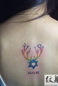 leđa kreativna tetovaža zvijezda sa šest krakova