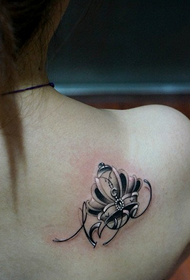 squisito disegno del tatuaggio corona nobile